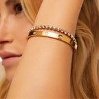 Brazalete Glamour con Piedras y Acabado en Oro de 18K