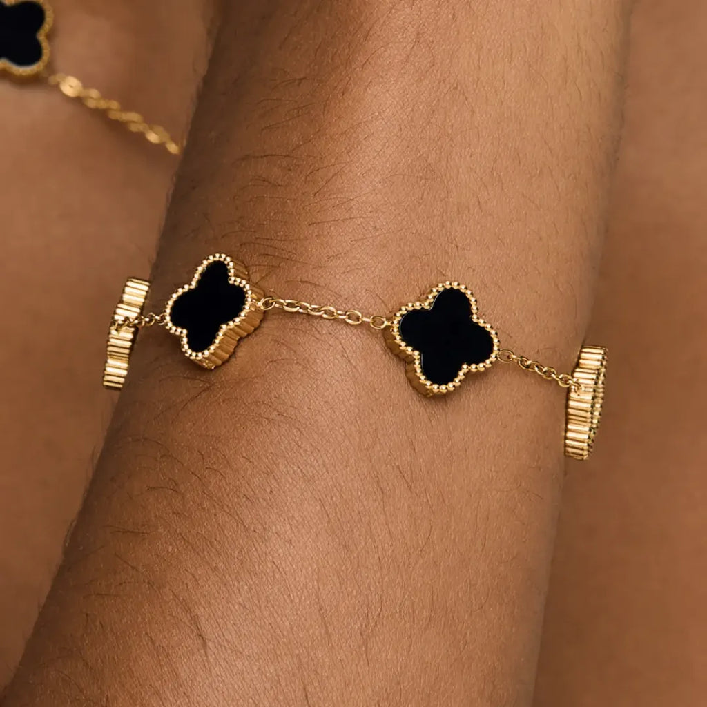 Pulsera Trébol Negro con Acabado en Oro de 18K