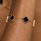 Pulsera Trébol Negro con Acabado en Oro de 18K