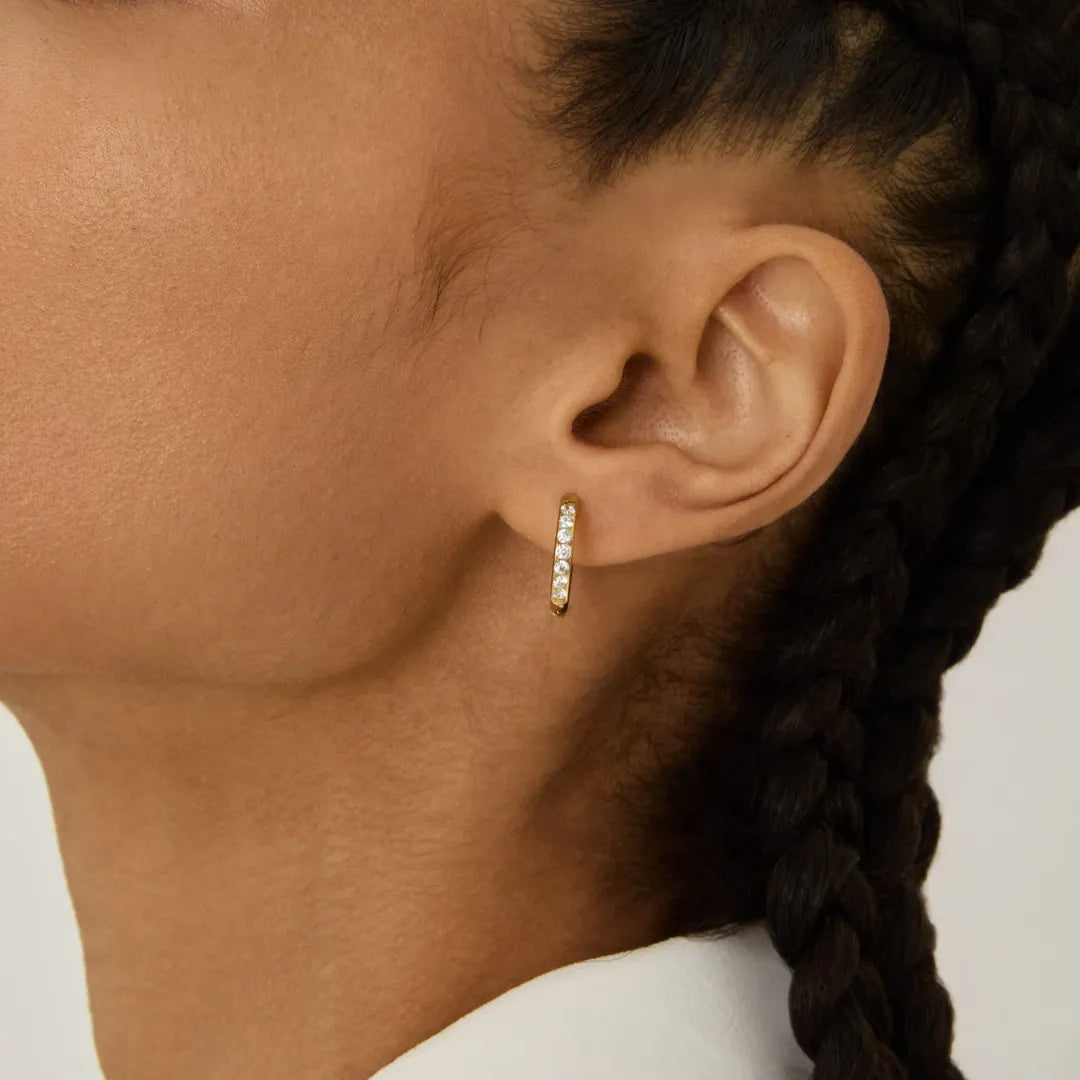 Aretes de Aro con Piedras Brillantes de 12MM con Acabado en Oro de 18K