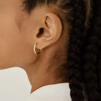 Aretes de Aro con Piedras Brillantes de 12MM con Acabado en Oro de 18K