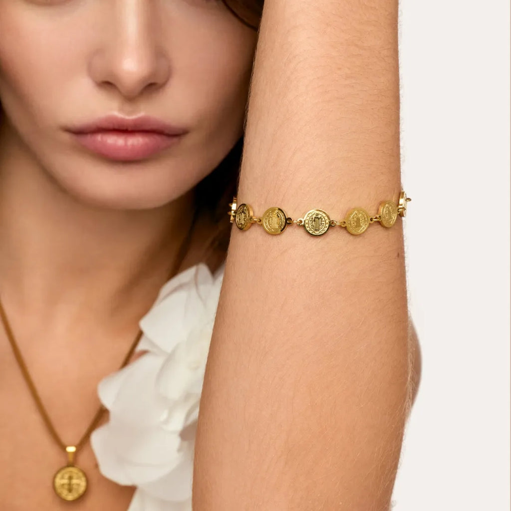 Pulsera San Benito Bañada en Oro 18K
