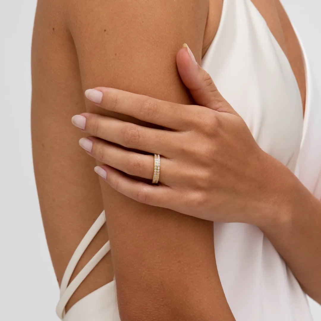 Anillo Aura 4MM Bañado en Oro 18k