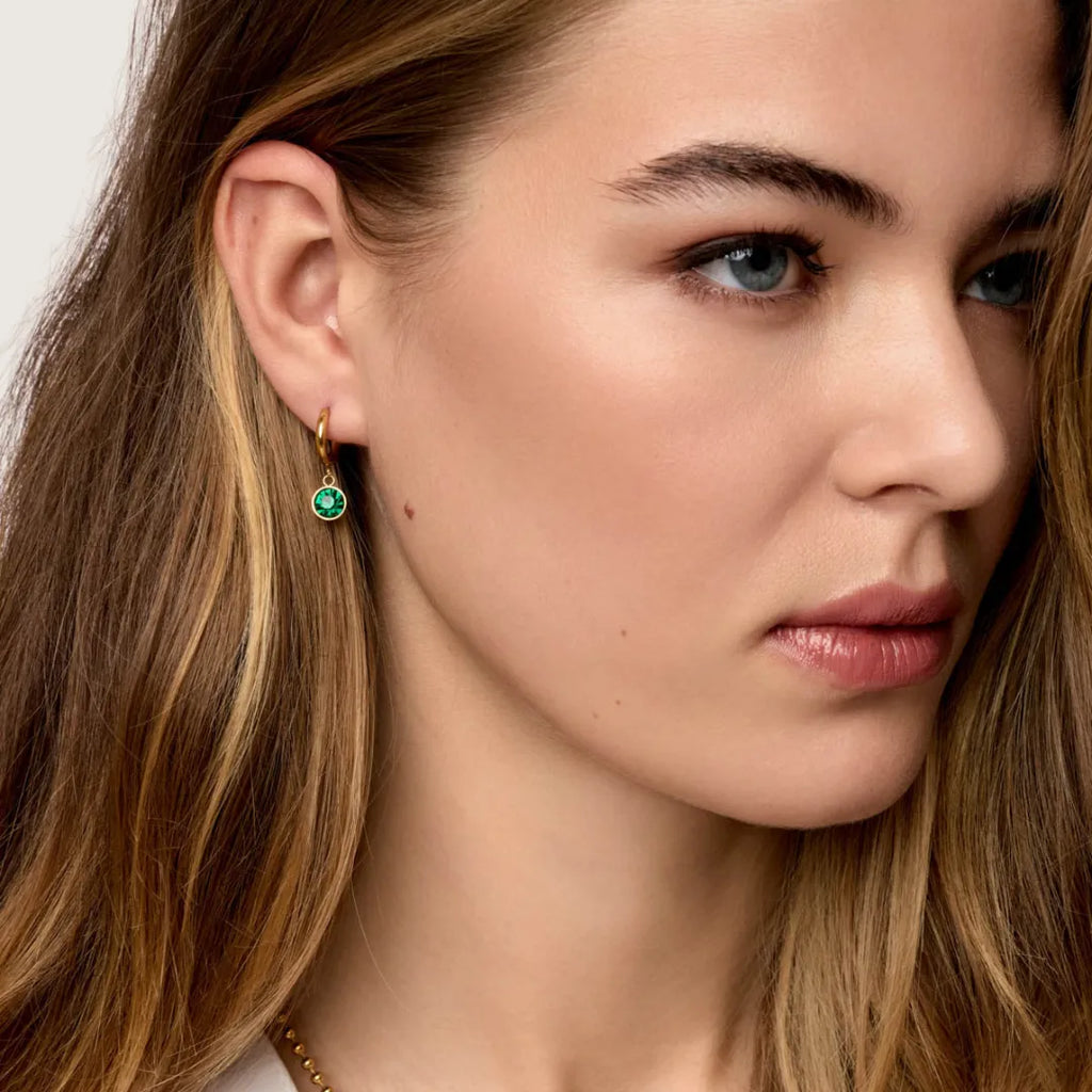 Aretes Punto Esmera Bañados en Oro 18k